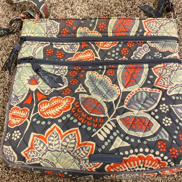 Vera Bradley Multicolor Floral Crossbody Bag - Picture 4 of 11